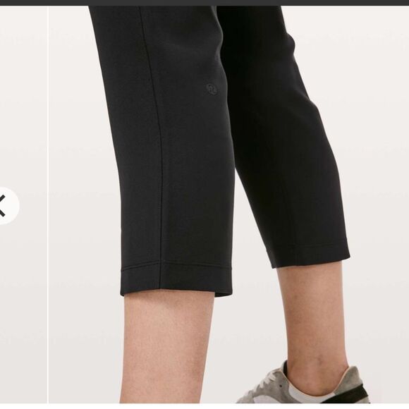 Lululemon On the Fly Crop pants drawstring black 10 woven - Picture 5 of 9